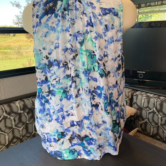 Apt. 9 Sleeveless Button Top Blue Print Loose Fit Size 0X Great worn with jeans! - Picture 2 of 6